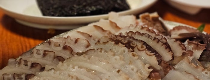 돌곰네 is one of 청담/신사/압구.