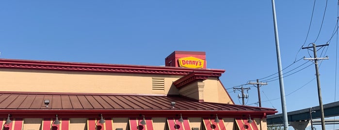 Denny's is one of Arlington.
