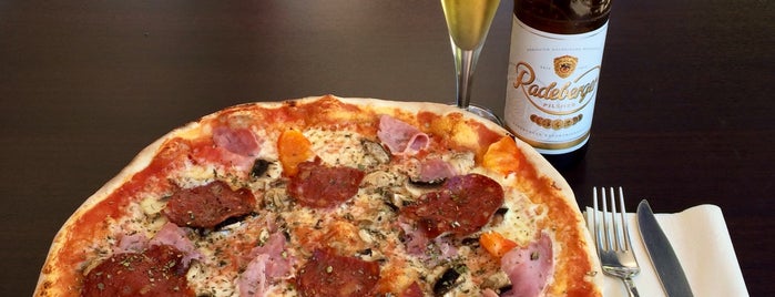 Pizzeria Romantica is one of Roman'ın Beğendiği Mekanlar.