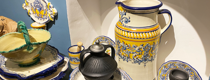 San Miguel Artesanía (Spanish traditional ceramics and pottery) is one of Madrid.
