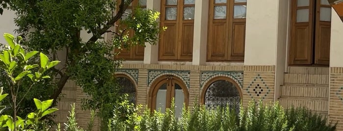 Isfahan is one of Иран.