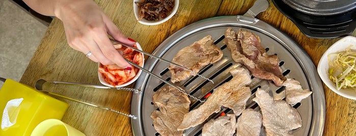 Seo Gung Korean BBQ Restaurant is one of Ho Chiak.