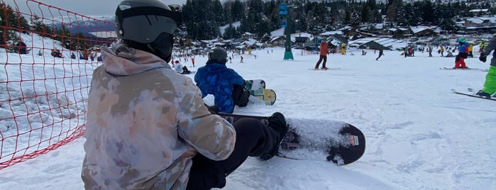 La Base - Escuela de Ski & Snowboard is one of Bariloche.
