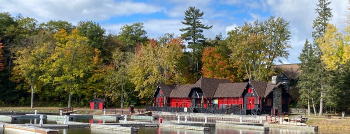 Fairmont Le Château Montebello is one of Top 10 hotels.