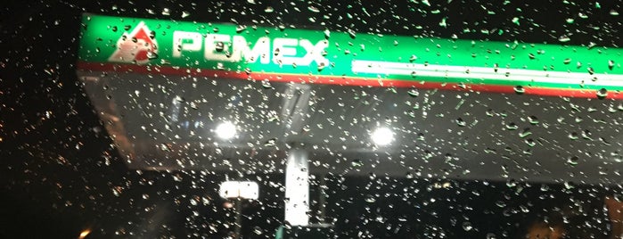 Gasolinera PEMEX is one of Lieux qui ont plu à marco.