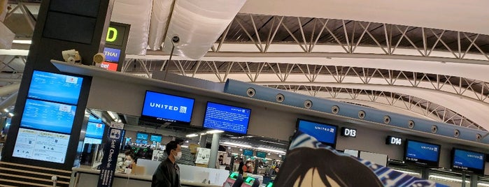 国際線チェックインDカウンター is one of 関西国際空港 第1ターミナルその1.