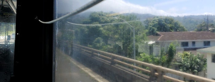 Pali Highway (Hawaii Route 61) is one of สถานที่ที่ Dennis ถูกใจ.