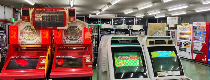 オレンジハット 沖之郷店 is one of レトロ自販機.