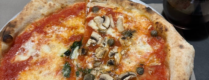 La Gravina Ristorante Pizzeria is one of To Eat In Milan.