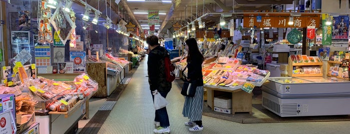 駅二市場 is one of 観光 行きたい.