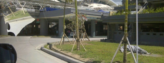 Bandar Udara Internasional I Gusti Ngurah Rai (DPS) is one of Airports (around the world).