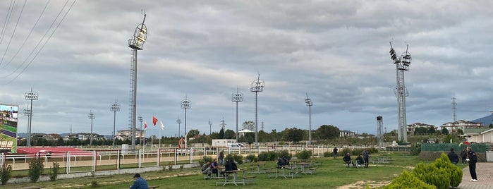 Kocaeli Kartepe Hipodromu is one of Locais curtidos por Buğlem.