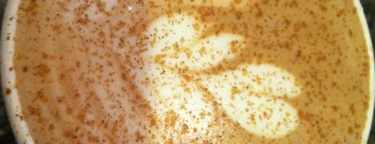 Calypsos Coffee Roasters is one of Lugares guardados de Lance.