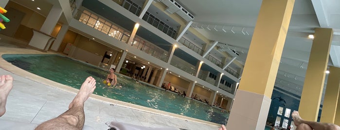 Les Resort Pool is one of всёёё.