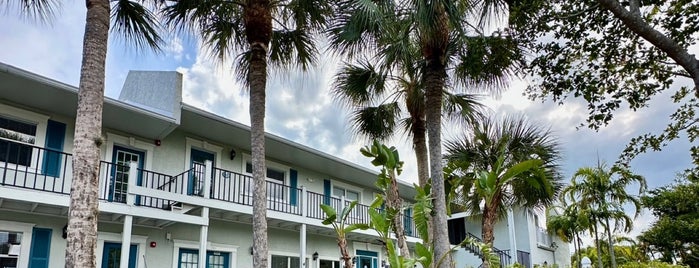 Marco Island Lakeside Inn is one of Mis lugares más queridos !.