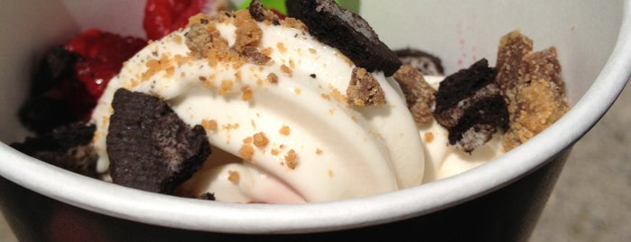 PEARings Frozen Yogurt & Beyond is one of Lieux sauvegardés par Lisa.