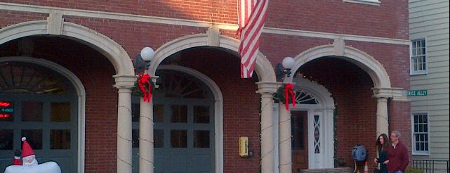 Alexandria Fire Station #201 is one of Lugares favoritos de Lizzie.