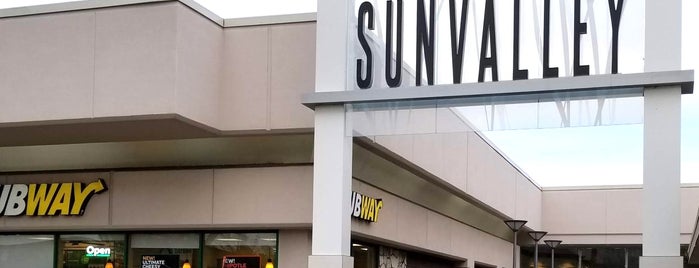 Sunvalley Shopping Center is one of Orte, die Les gefallen.