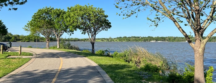 White Rock Lake is one of Dallas.