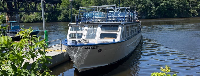 Dells Boat Tours is one of Wis Dells.