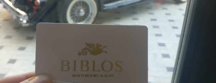 Biblos Resort Alaçatı is one of Tempat yang Disukai Sezgin.