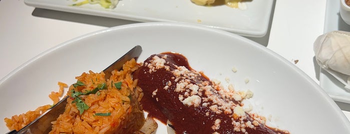 Doce Mesas is one of Restaurants To Try - Dallas 2.