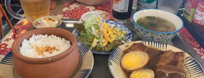 Chao Lua Vietnamese Cafe Restaurant is one of Osaka.