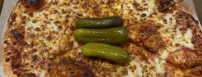 Domino's Pizza is one of Lugares favoritos de Dr. Murat.