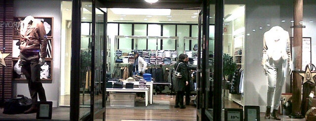 Massimo Dutti is one of Daniel’s Liked Places.