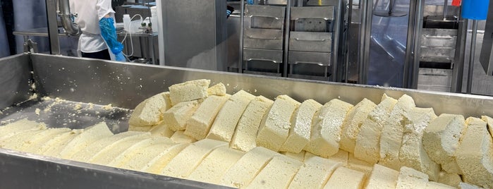 Beecher's Handmade Cheese is one of places to nomnomnom.