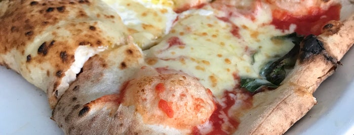 Pizzeria Napule is one of Antonioさんのお気に入りスポット.