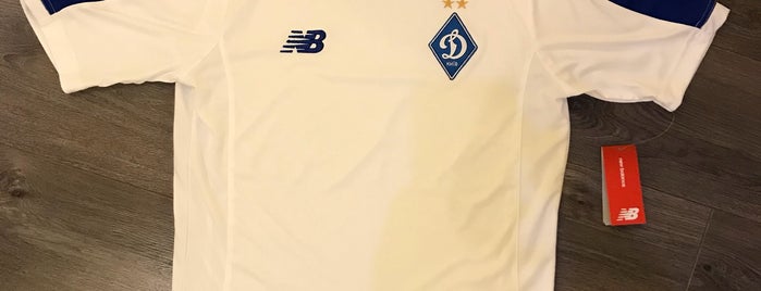 Dynamo Kyiv fan shop is one of Lieux qui ont plu à Antonio.