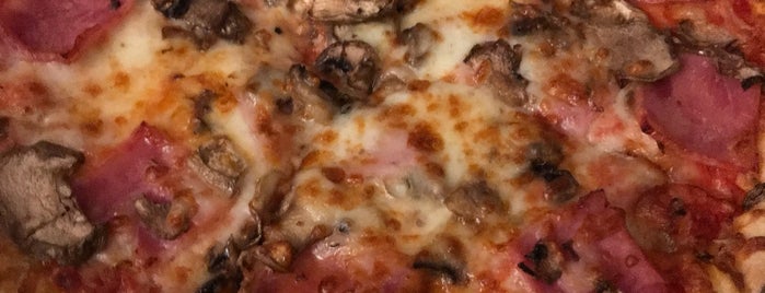 Ópera : Pizza is one of Orte, die Antonio gefallen.