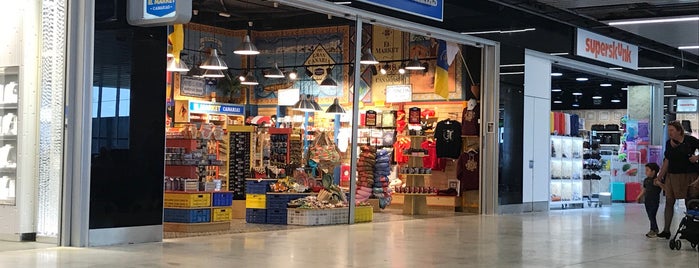 El Market Canarias is one of สถานที่ที่ Antonio ถูกใจ.