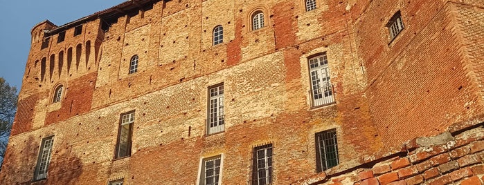 Castello dei Conti Roero di Monticello is one of Castelli del Piemonte (CN).