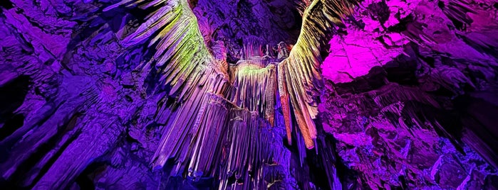 St Michael's Cave is one of Španělsko.
