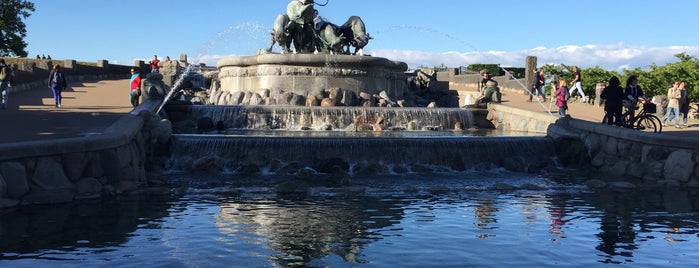 Gefion Fountain is one of Копенгаген.