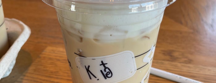 Starbucks is one of farsaiさんのお気に入りスポット.