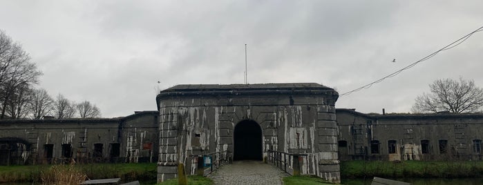 Fort van Kessel is one of Fortengordel.