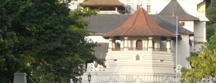 Temple of the Sacred Tooth Relic (ශ්‍රී දළදා මාළිගාව) is one of Great Spots Around the World.