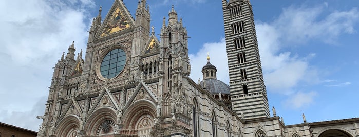 Piazza del Duomo is one of Tempat yang Disimpan Fabio.