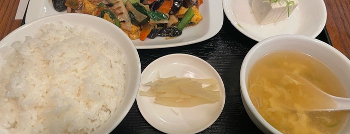 昌龍飯店 is one of Food.