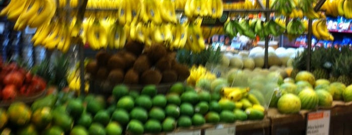 Whole Foods Market is one of Lugares favoritos de IS.