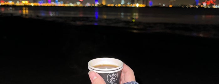 Tea time is one of البحرين.