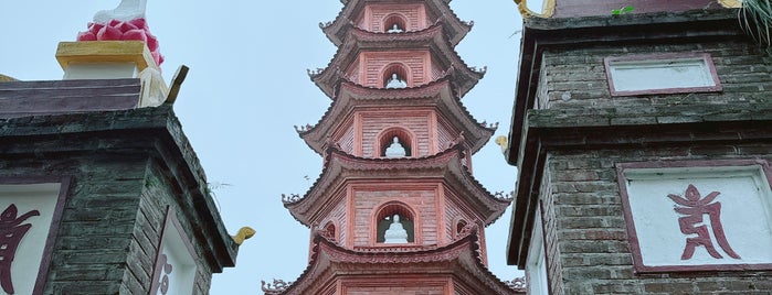 Chùa Trấn Quốc is one of Tempat yang Disukai Bulent.