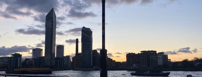 Riverside Walk (Battersea) is one of London Parks.