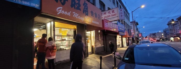 Good Mong Kok Bakery is one of สถานที่ที่บันทึกไว้ของ Randy.