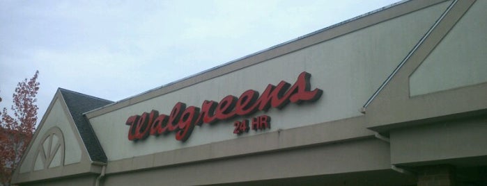 Walgreens is one of Tempat yang Disukai Mouni.