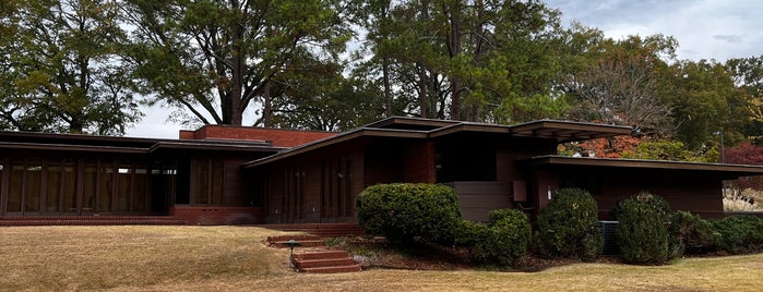 Frank Lloyd Wright - Rosenbaum House is one of East Coast Sites - U.S..