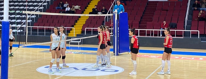 Gazanfer Bilge Spor Kompleksi is one of Emre'nin Beğendiği Mekanlar.